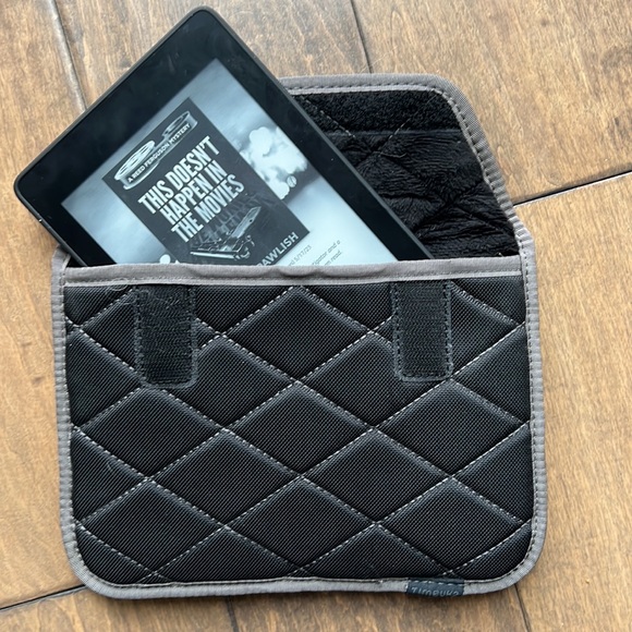 Timbuk2 Quilted Plush Velcro E-Reader - Picture 2 of 9